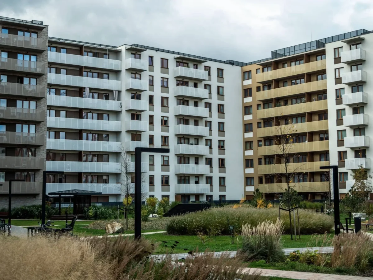 Logement social : associer bailleurs, collectivités et usagers 